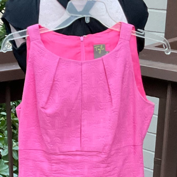 Taylor brand barbiecore pink fitted structured sleeveless Spring mini dress, 6 - Picture 8 of 9